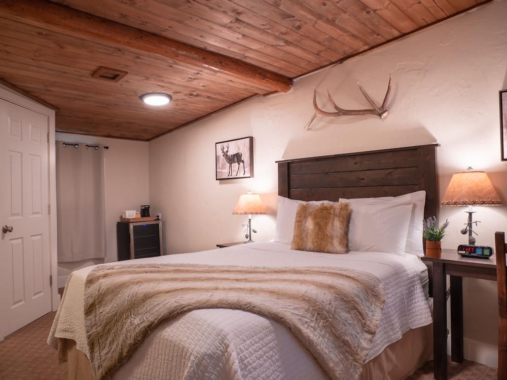 Elkhorn Cabins And Inn photo 32