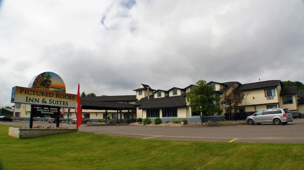 Pictured Rocks Inn & Suites photo 35
