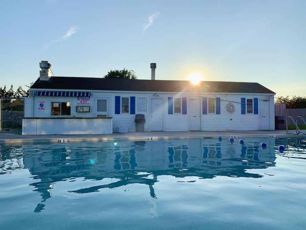 Lighthouse Inn photo 30