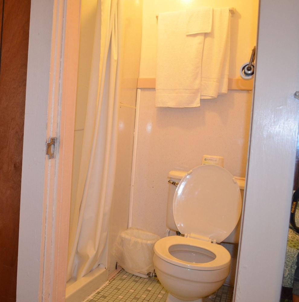 Chamber Lane Motel photo 5