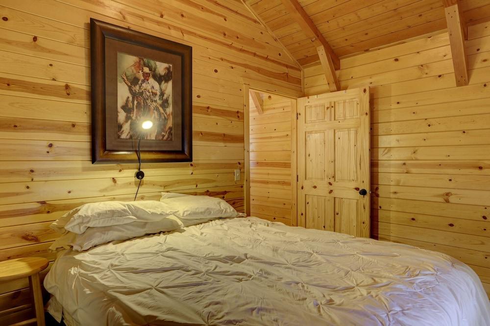 Rustic Ridge Cabins, Charming Retreat (3 Options!) photo 7