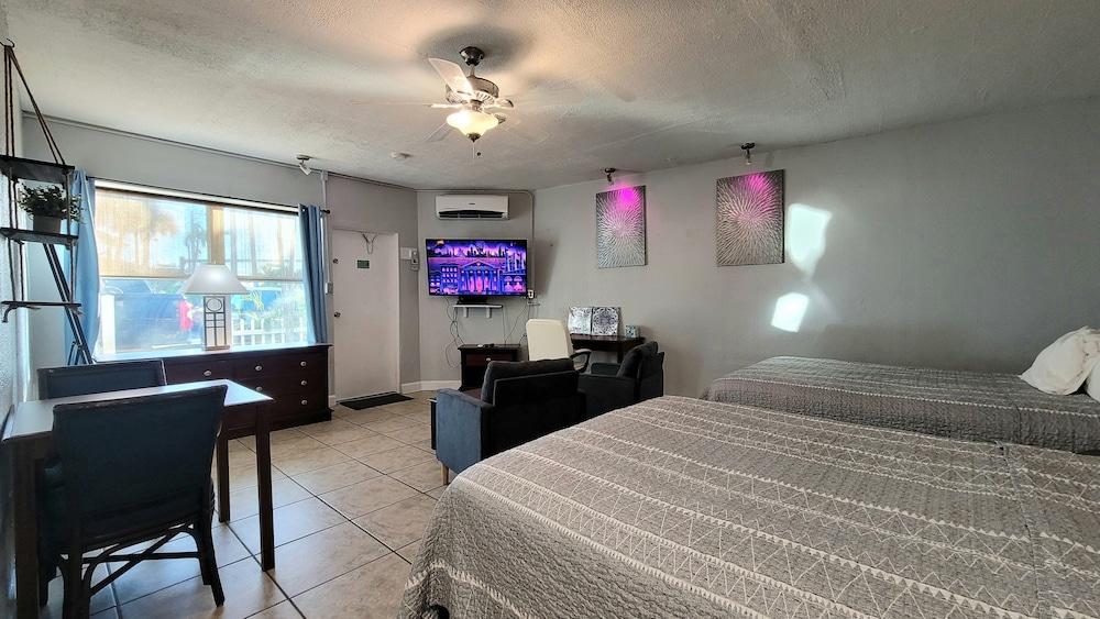Barefoot Mailman Inn & Suites photo 25