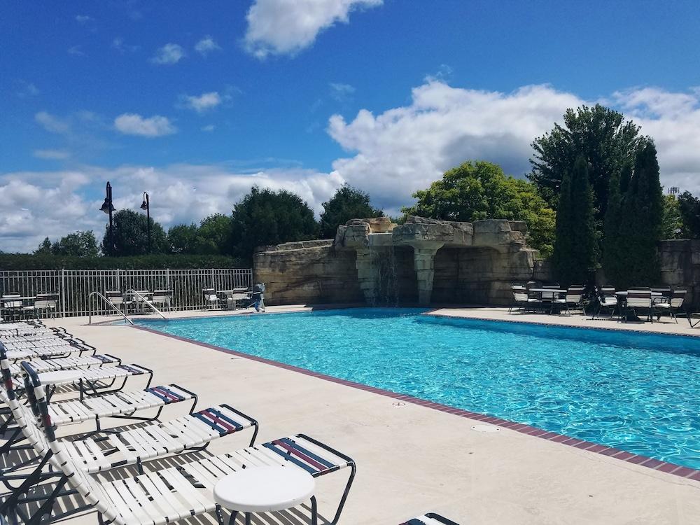 Bridgeport Waterfront Resort photo 72