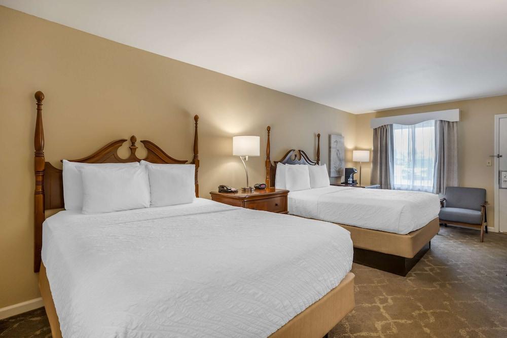 Best Western Plus Santee Inn photo 9
