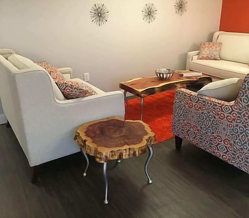 The Acorn Suites photo 38