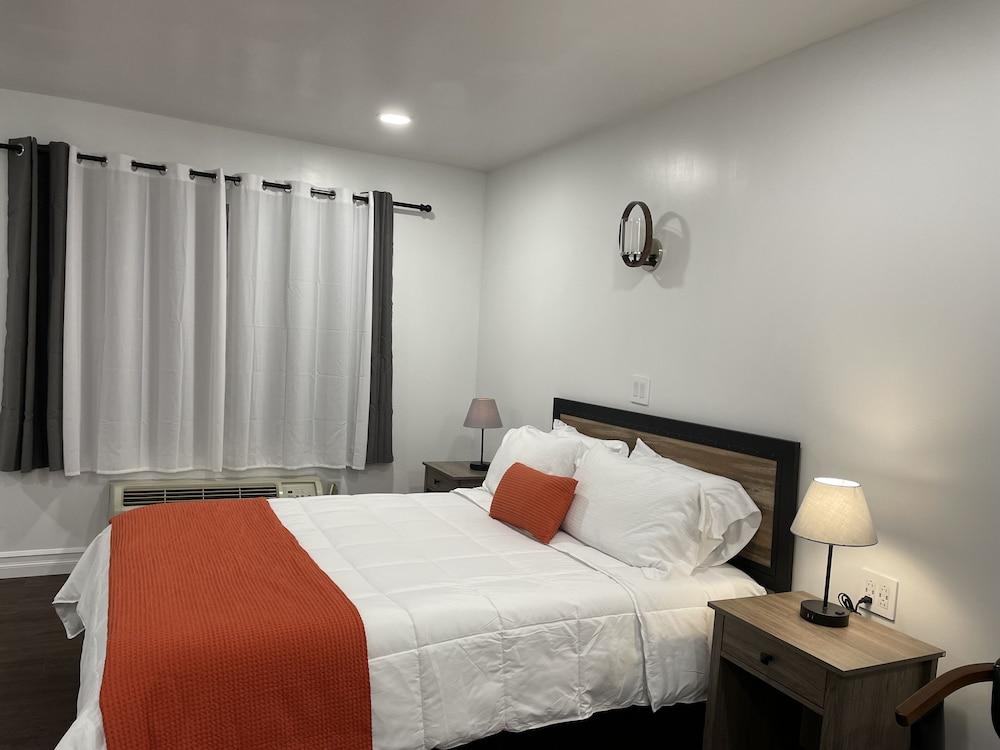 Gatehouse Motel photo 48