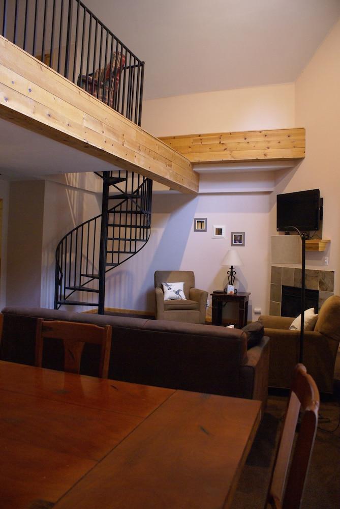 Snakedance Condominiums photo 15