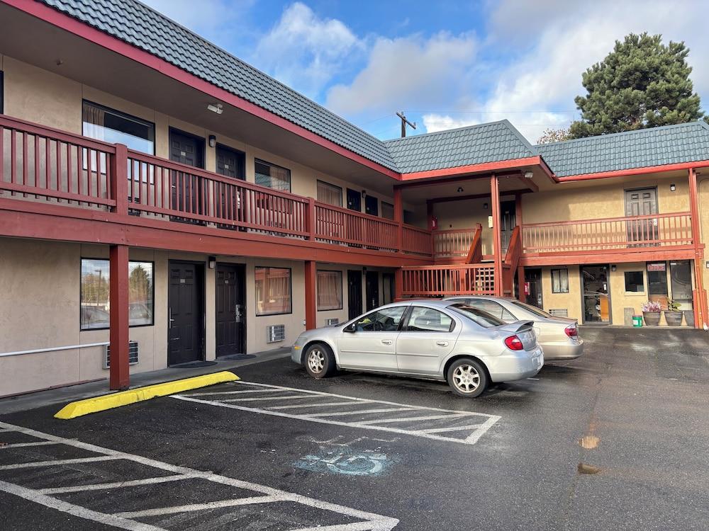 Jet Inn Motel photo 14