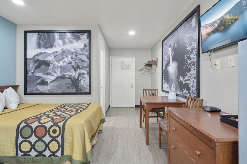 Travelers Inn Medford photo 12