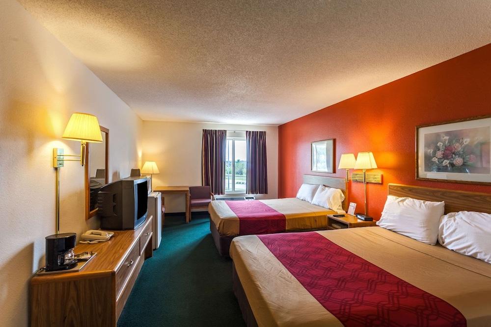 Econo Lodge Lincoln photo 21