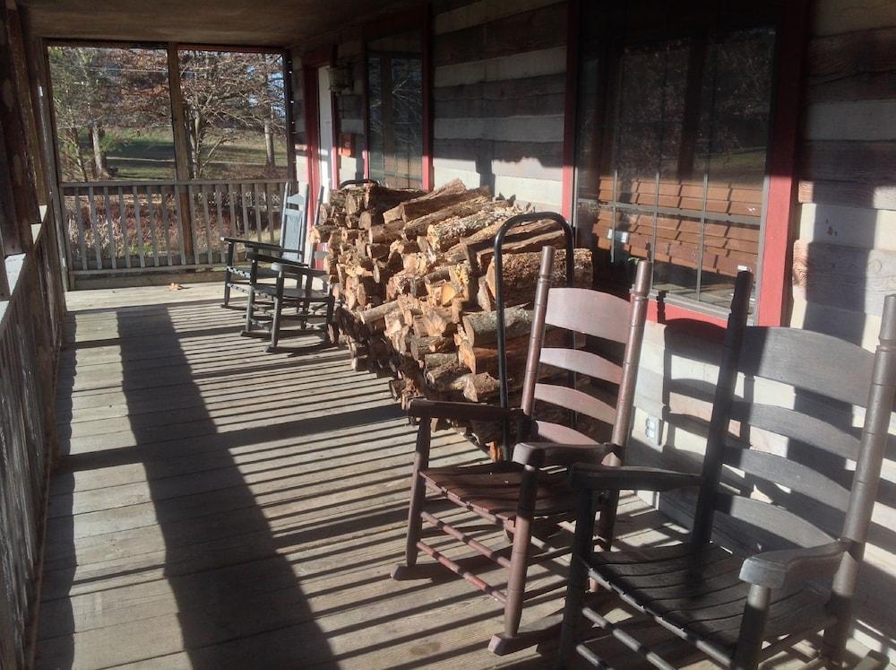 The Smokehouse Lodge and Cabins photo 19
