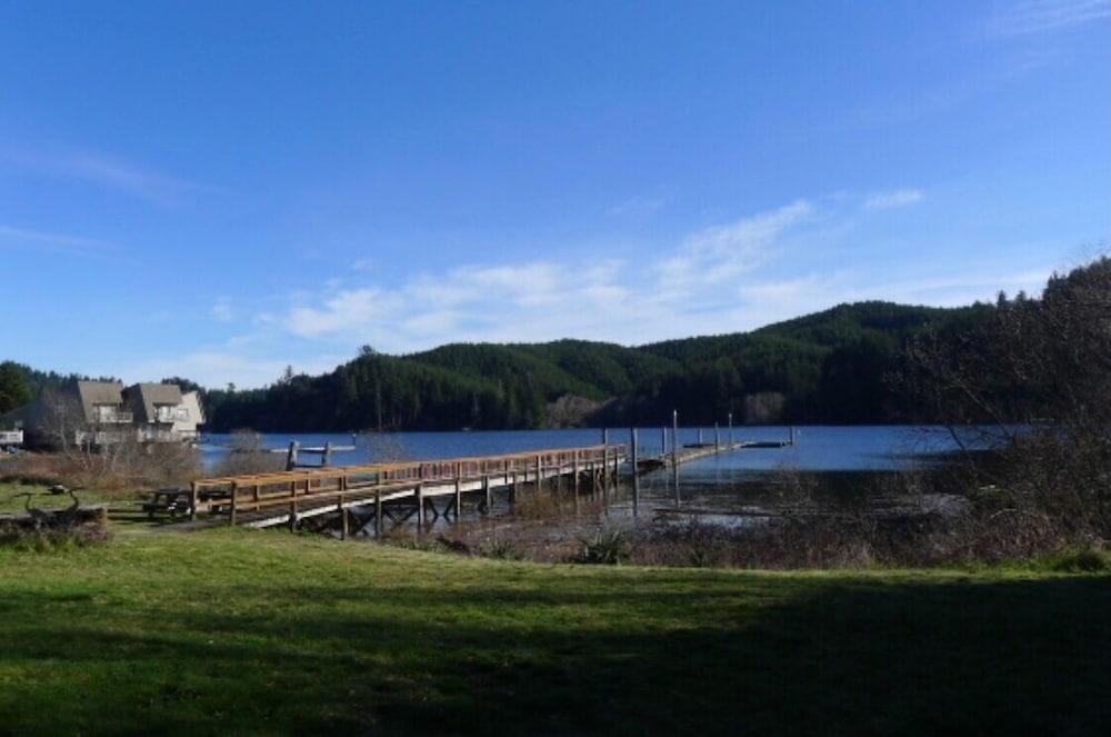 Lakeshore Lodge photo 29