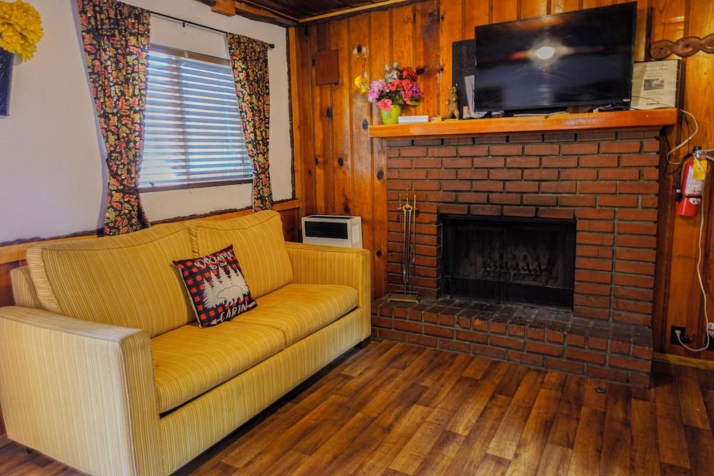 Sleepy Hollow Cabins and Hotel photo 25