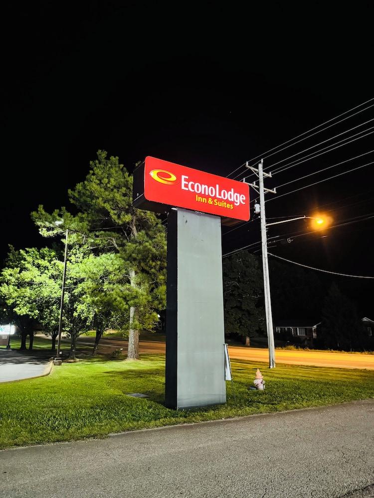 Econo Lodge Inn & Suites Centerville photo 21