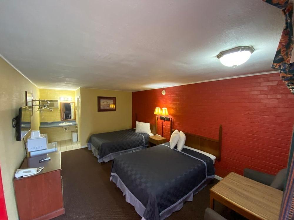 Deluxe Inn photo 7