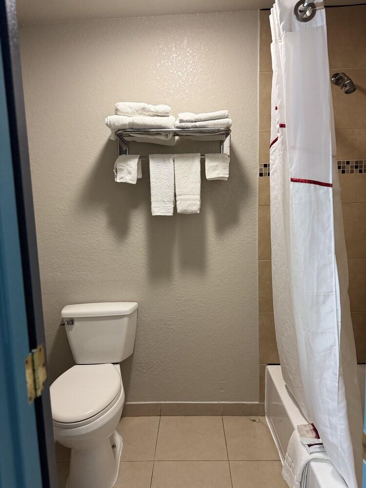 Executive Inn Crystal City photo 9