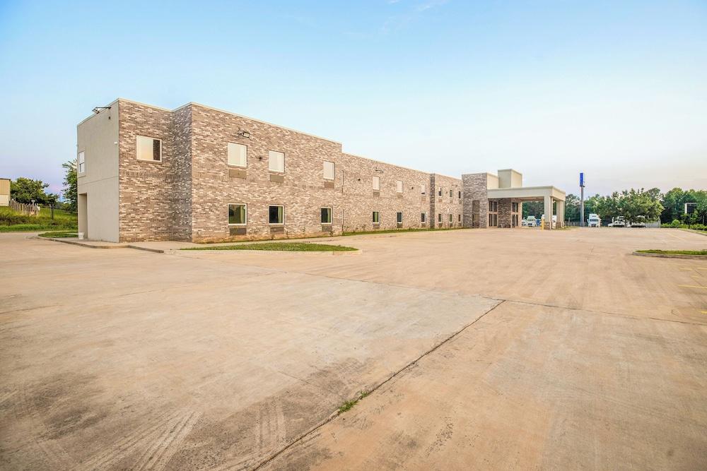 OYO Hotel Adairsville Calhoun South I-75 photo 18