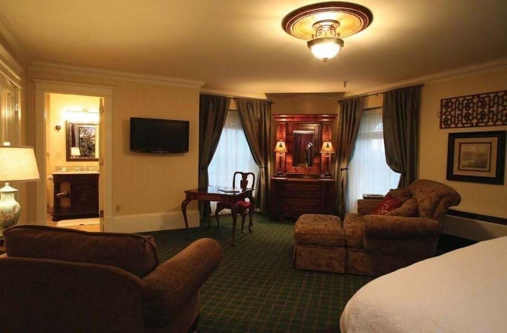 The Martha Washington Inn And Spa photo 27