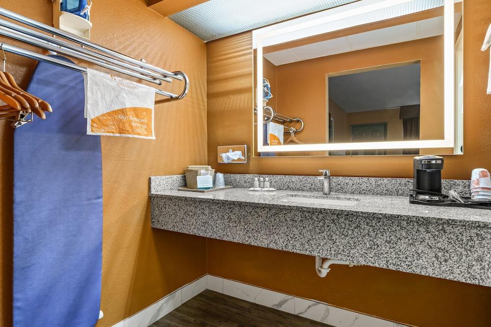 Quality Inn & Suites Corinth West photo 52