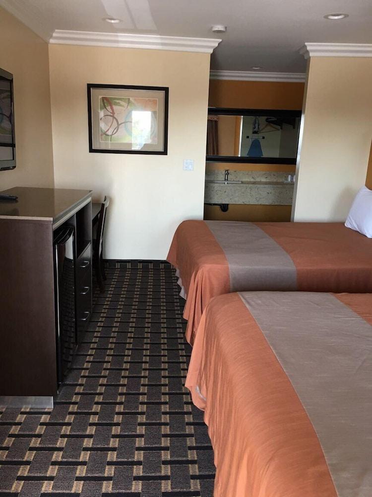 Ontario Inn & Suites photo 26