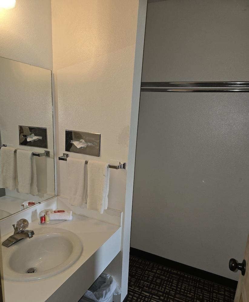 Econo Lodge Eagle Nest photo 45