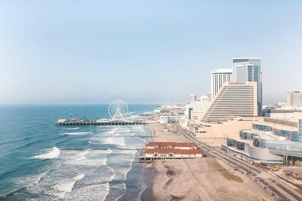 Astonishing Beachfront King Hotel CozySuites photo 16