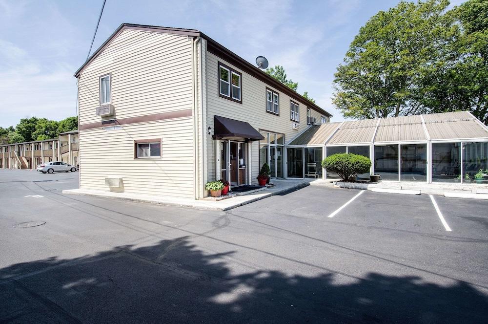 Econo Lodge West Yarmouth on Cape Cod photo 1
