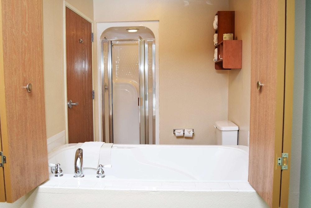 Beachfront Hotel photo 33
