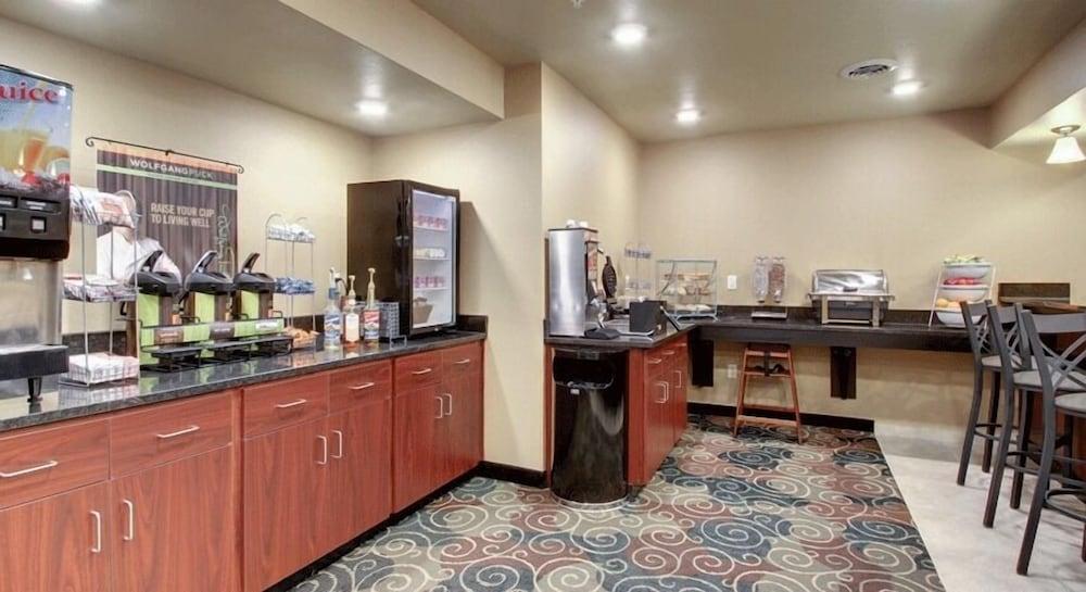 Cobblestone Inn & Suites - Altamont photo 4