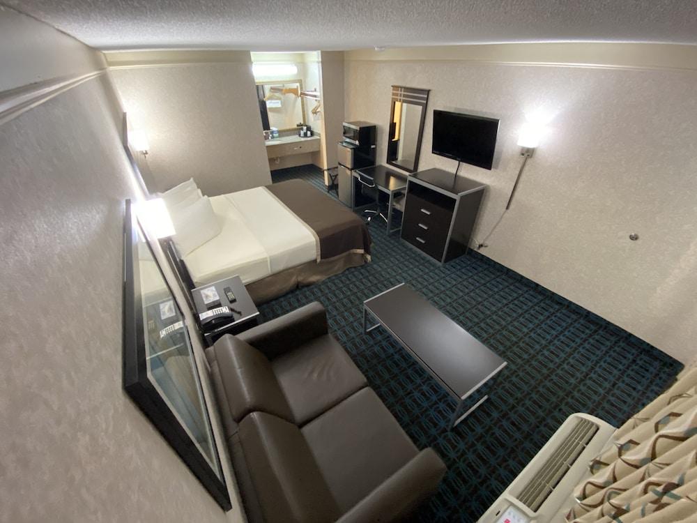 Deluxe Inn Fayetteville - I-95 Exit 49 photo 22