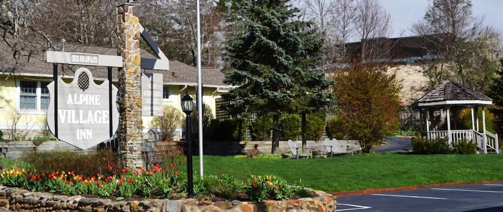 Alpine Village Inn photo 9