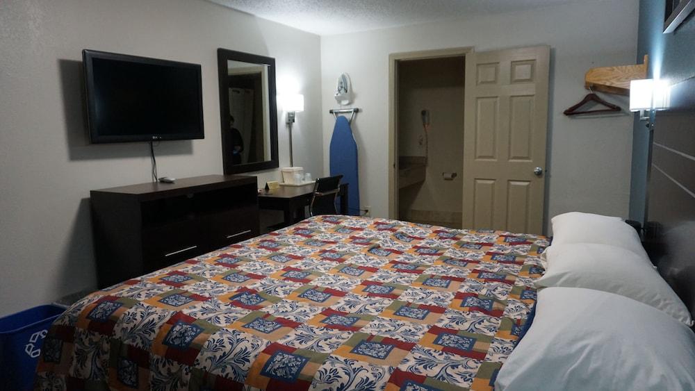 Lodge Inn photo 12