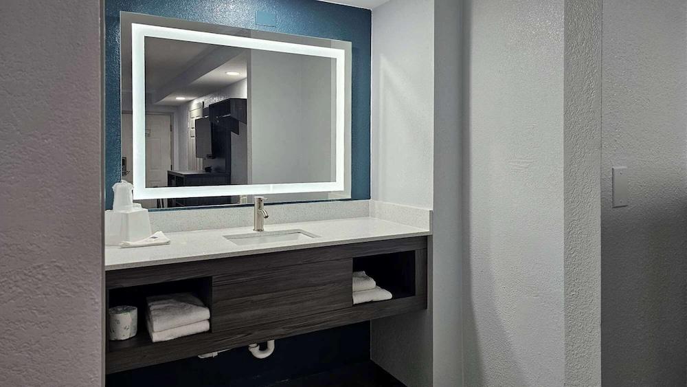 Motel 6 Memphis, TN - Graceland photo 6