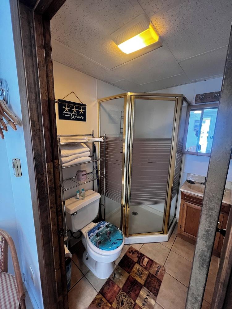 Green Dolphin Motel photo 65