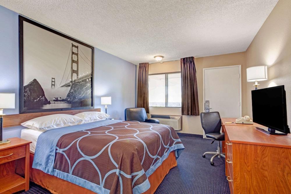 Super 8 by Wyndham Albany photo 8