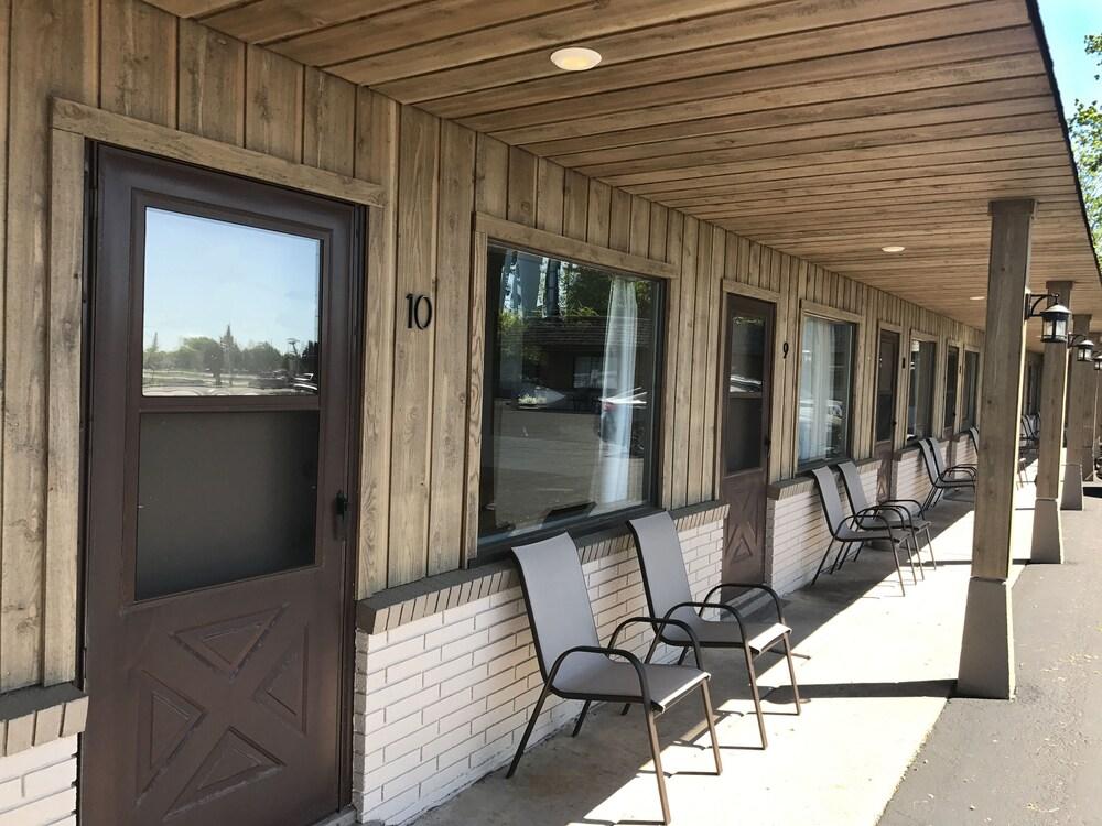 Aqua Aire Inn & Suites photo 24