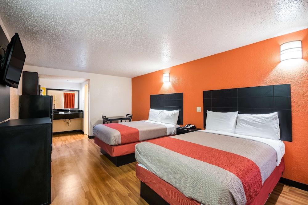 Motel 6 Houston, TX - Brookhollow photo 20