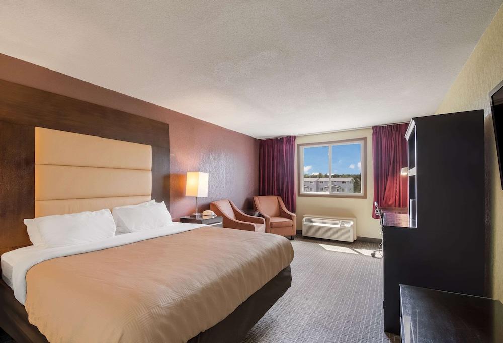 Clarion Inn photo 15