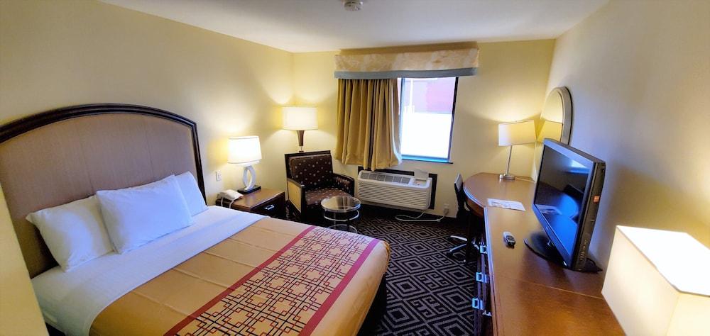 Travel Inn & Suites - Sikeston/Miner (i-55 Exit-67) photo 8