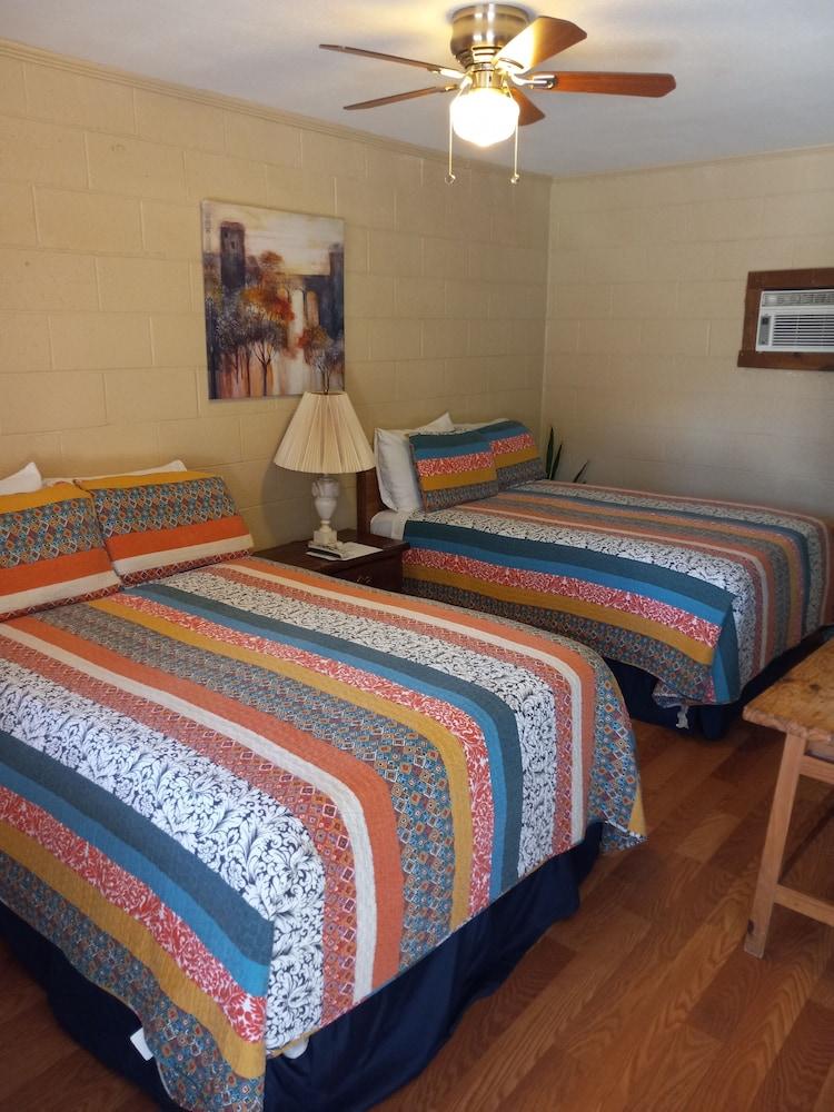 Cedar Falls Motel photo 4