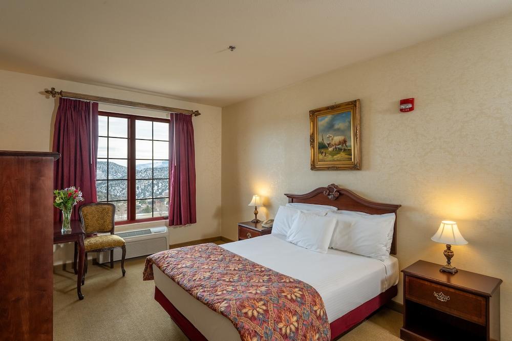 Silverland Inn and Suites photo 9