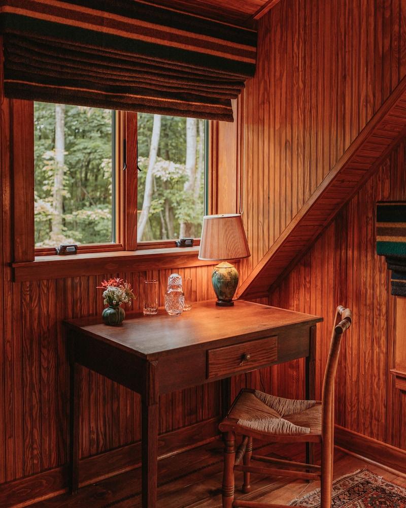 Deer Mountain Inn photo 49