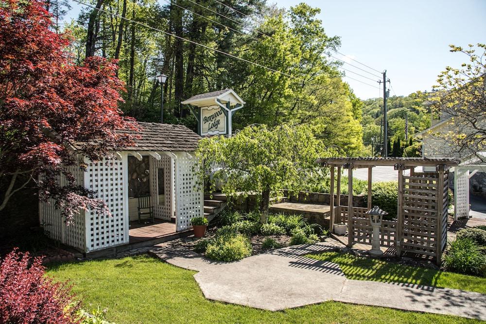 Boxwood Lodge photo 66