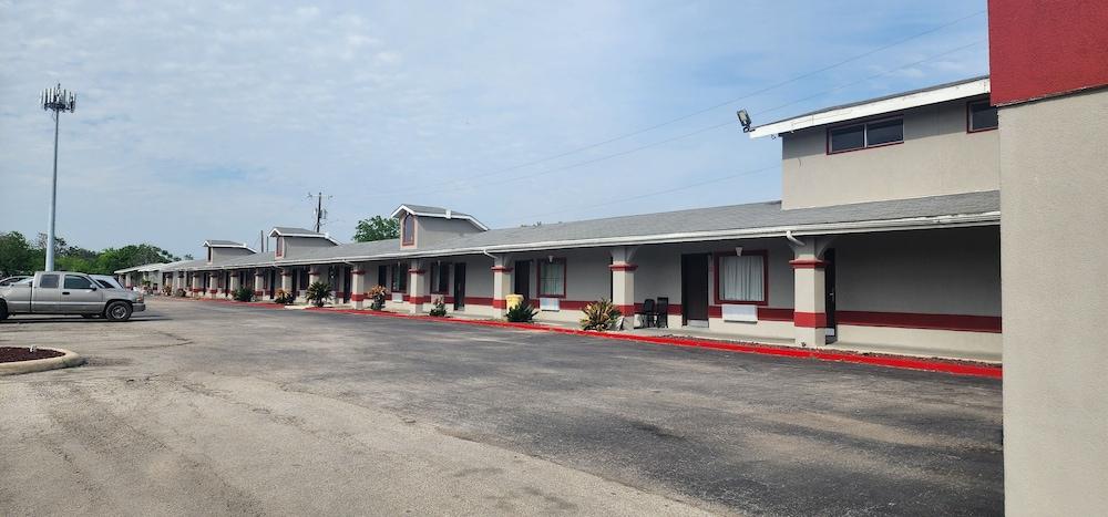 Econo Inn Lackland AFB Seaworld photo 10