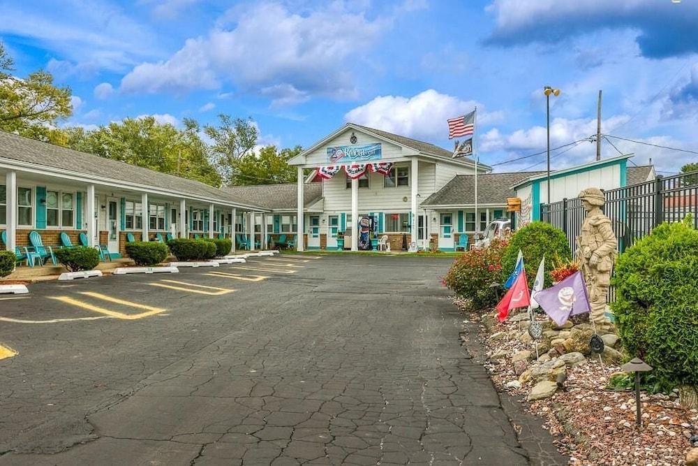 Riviera Motel Erie photo 1
