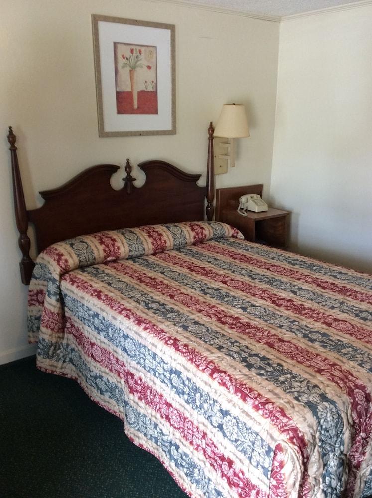 Tidewater Motel photo 14