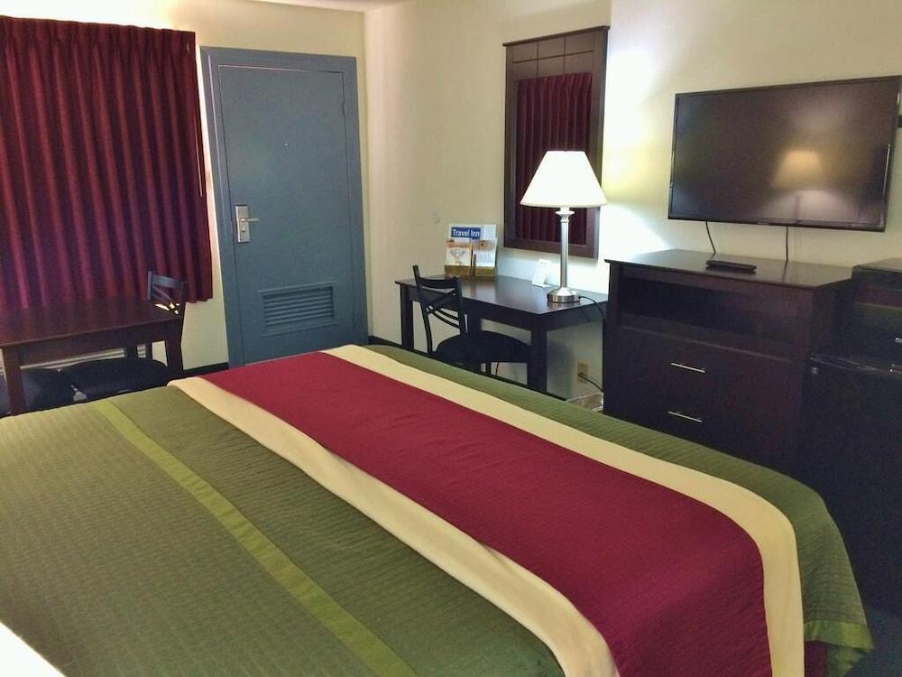 Travel Inn & Suites photo 4