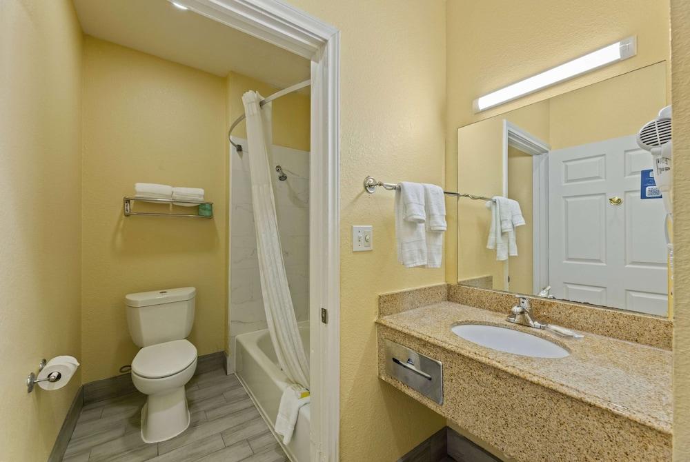 Days Inn & Suites by Wyndham Euless DFW Airport South photo 6