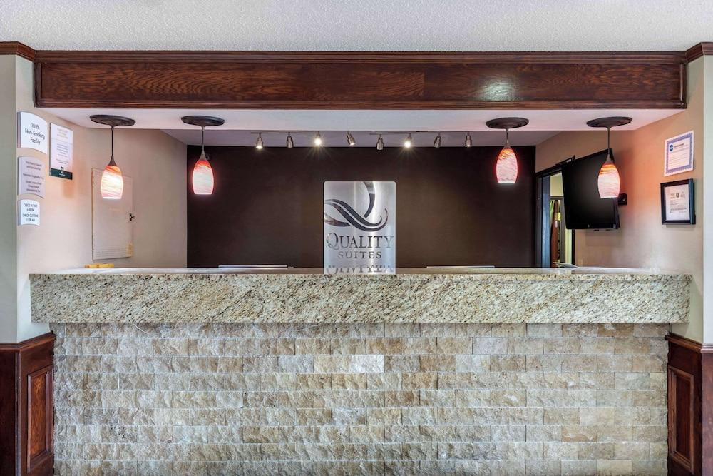 Quality Suites Addison - Dallas photo 31