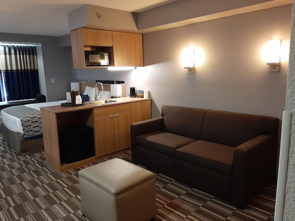 Starkville Inn & Suites photo 18